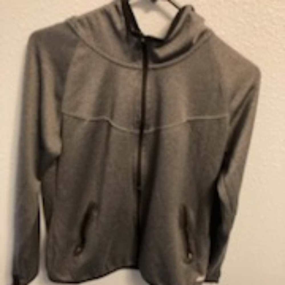 Womens sz M. Like new AVIA active wear zip up hoody